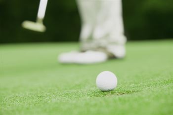 Golf Rules: Do This While You're Putting and You'll Lose The Hole! –  GolfGurls.com
